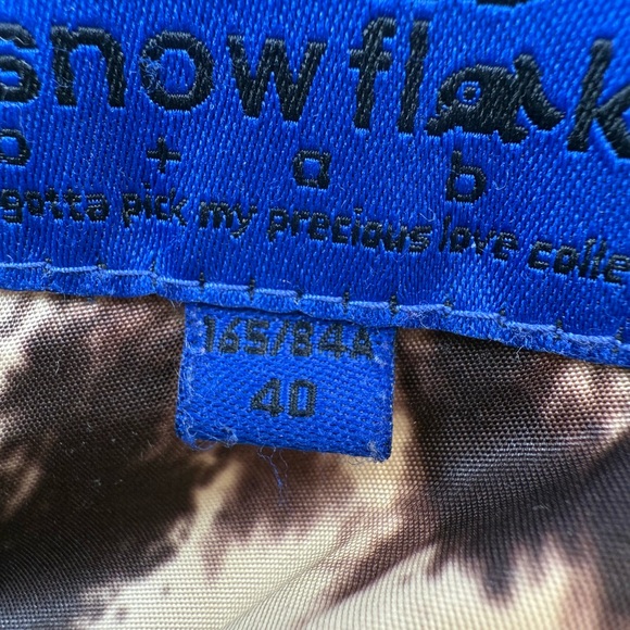 Snowflake Down Filled Short Puffer Jacket - Picture 9 of 10